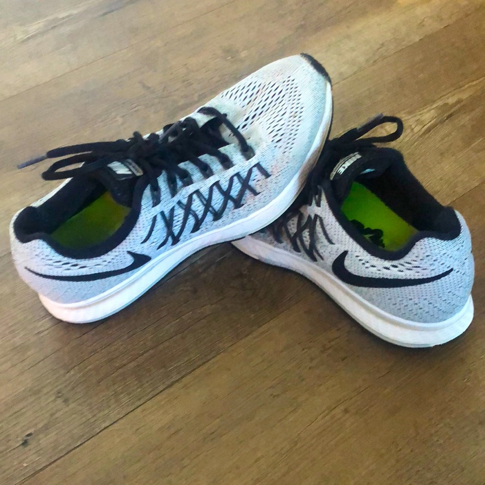 W’s Nike Zoom sneaker
